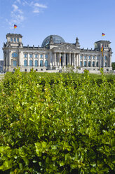 Deutschland, Berlin, Reichstagsgebäude mit Glasdachkuppel - PSF000649