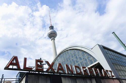 Deutschland, Berlin, Bahnhof Alexanderplatz und Fernsehturm - PSF000661