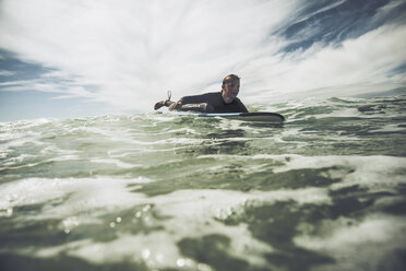 France, Bretagne, Camaret sur Mer, Teenage boy surfing at Atlantic coast - UUF001744