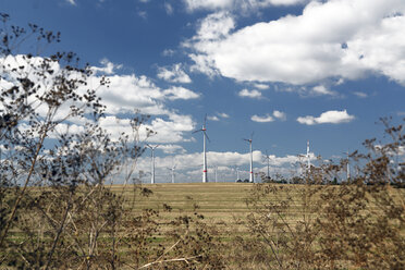 Deutschland, Sachsen, Windkraftanlage - SCH000399