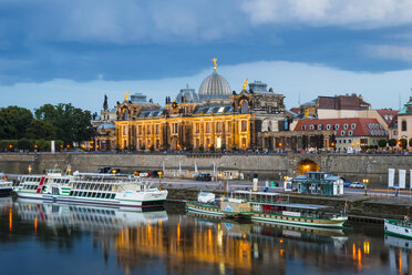 Germany, Saxony, Dresden, cityscape at dusk with paddlesteamers on River Elbe - WGF000448
