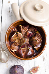 Baked figs in a bowl - ODF000835