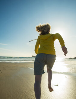 France, Brittany, Camaret-sur-Mer, teenage girl running on beach - UUF001784