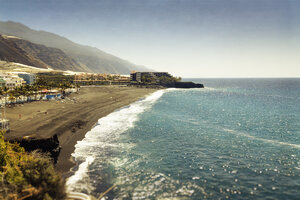 Spanien, Kanarische Inseln, La Palma, Hotels am Strand von Puerto Naos - DWIF000196