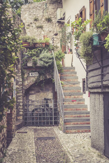 Italy, Lake Garda, Malcesine, small alley - SARF000821