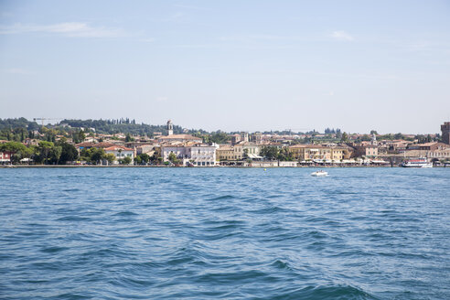 Italien, Gardasee, Blick auf Lazise - SARF000826