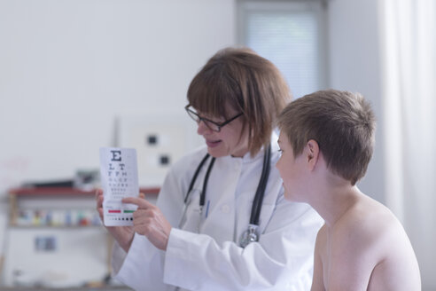 Boy having an eye examination in medical practice - SGF000841