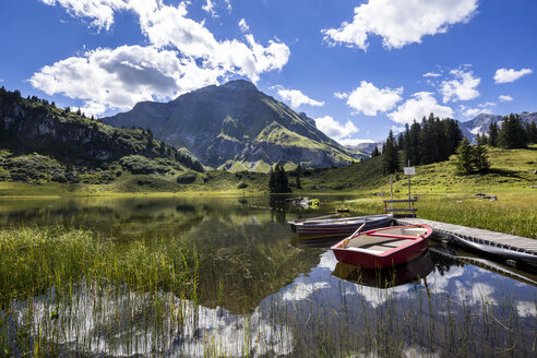 Österreich, Vorarlberg, Bergsee Koerbersee - STSF000507