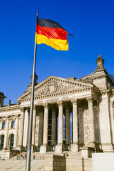 Germany, Berlin, Berlin-Tiergarten, Reichstag building, German flag - KRPF001124