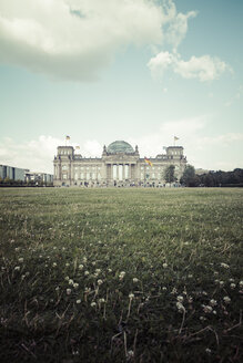 Deutschland, Berlin, Berlin-Tiergarten, Reichstagsgebäude - KRP001129