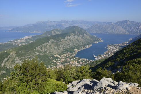 Montenegro, Crna Gora, Kotor, Blick über die Bucht von Kotor - ES001361