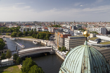 Deutschland, Berlin, Berlin-Mitte, Blick vom Berliner Dom auf die Spree - WIF001051