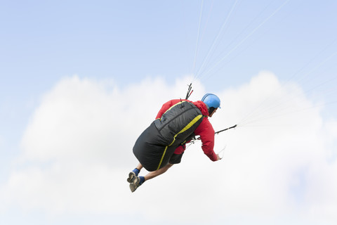 Paraglider in der Luft, lizenzfreies Stockfoto