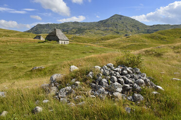 Montenegro, Der Balkan, Crna Gora, Hirtenhütte oder Savardak, montane Steppe auf der Sinjavina oder Sinjajevina-Hochebene, Durmitor-Nationalpark - ES001371