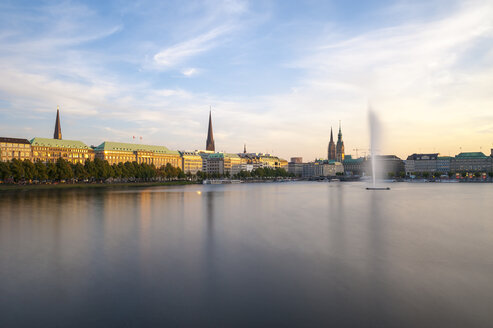 Germany, Hamburg, Inner Alster and Alster fountain in the evening light - RJF000279