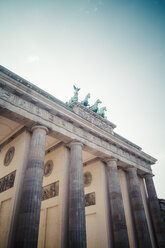 Deutschland, Berlin, Berlin-Mitte, Brandenburger Tor, Quadriga - KRPF001156