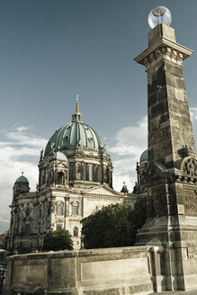 Deutschland, Berlin, Blick auf den Berliner Dom - KRPF001160