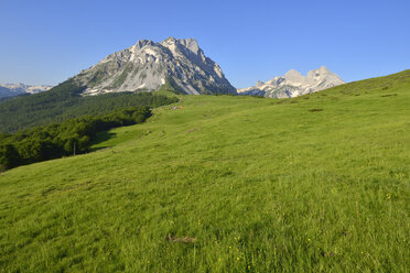 Montenegro, Blick von Katun Stavna in Richtung Komovi-Gebirge - ES001373