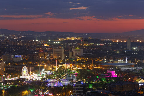 Türkei, Ankara, Blick auf die Stadt mit Genclik-Park - SIEF005925