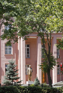 Türkei, Ankara, Atatürk-Statue vor dem Ministerium - SIEF005936