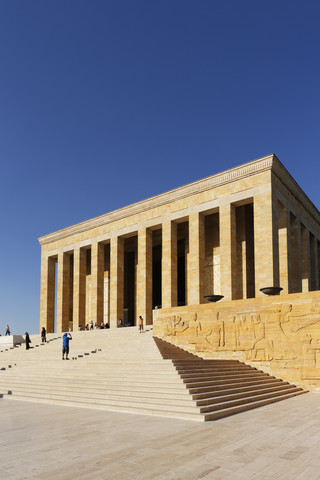 Türkei, Ankara, Anitkabir, Menschen besuchen Atatürks Mausoleum, lizenzfreies Stockfoto