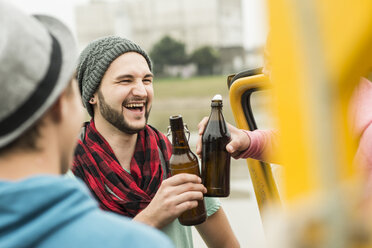 Group of friends drinking beer outdoors - UUF001848