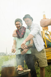 Group of friends drinking beer and having a barbecue - UUF001860