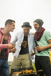 Group of friends drinking beer and having a barbecue - UUF001862