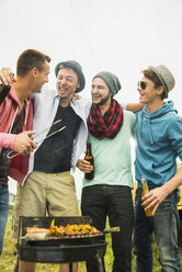 Group of friends drinking beer and having a barbecue - UUF001865