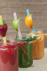Red, green and orange vegetable and fruit smoothies - BEBF000007