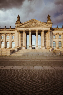 Germany, Berlin, Berlin-Tiergarten, Reichstag building - KRPF001138