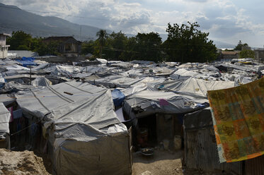 Haiti, Port-au-Prince, Icare Camp für Erdbebenflüchtlinge - FLK000408