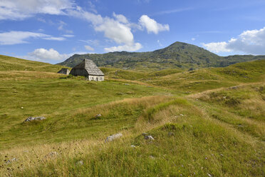 Montenegro, Der Balkan, Crna Gora, Hirtenhütte oder Savardak, montane Steppe auf der Sinjavina oder Sinjajevina-Hochebene, Durmitor-Nationalpark - ES001387