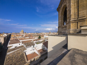 Italien, Sizilien, Palermo, Blick von der Chiesa del Santissimo Salvatore, Stadtbild, Altstadt, Kirche San Giuseppe dei Teatini im Hintergrund - AMF002839