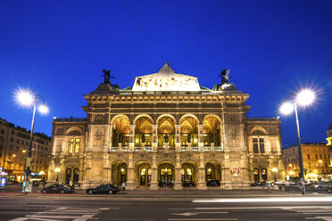 Austria, Vienna, opera house at blue hour - PU000078