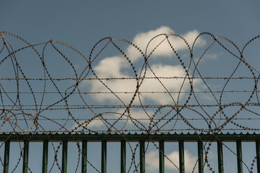 France, Nord-Pas-de-Calais, Dunkirk, part of barbed wire fence in front of a cloud - PAF000927