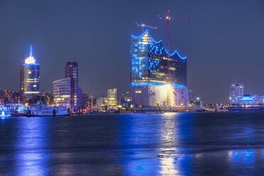 Deutschland, Hamburg, Elbphilharmonie bei Nacht - ROMF000015