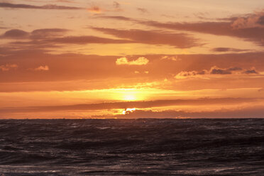 Neuseeland, Südinsel, Hokitika, Sonnenuntergang am Meer - WV000738