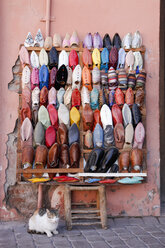 Morocco, Marrakesh, shoes on souk - RIM000296