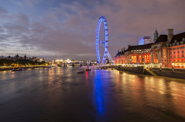 United Kingdom, England, London, London Eye at Thames river in the evening light - PAF000930