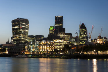 United Kingdom, England, London, River Thames, High-rise buildings, Swiss Re Tower, Tower 42, 20 Fenchurch Street in the evening light - PAF000934