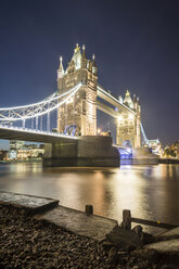 United Kingdom, England, London, River Thames, Tower Bridge in the evening light - PAF000942