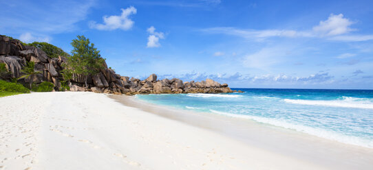 Seychelles, La Digue, beach, panorama - ROMF000020