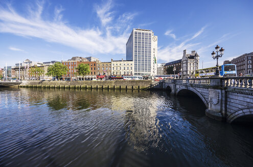 Irland, Grafschaft Dublin, Dublin, O'Connell-Brücke, Fluss Liffey - THAF000721