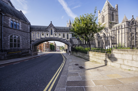 Irland, Grafschaft Dublin, Dublin, Dublinia, Wood Quay, Dublinia Museum und Christ Church Cathedral rechts, lizenzfreies Stockfoto