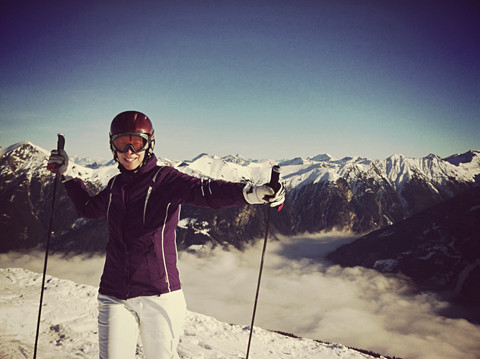 Österreich, Salzburger Land, Skifahrer in Winterlandschaft, lizenzfreies Stockfoto