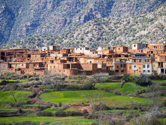 Marokko, Atlasgebirge, Ourika-Tal, Lehmhäuser im Dorf Anammer - AMF002854