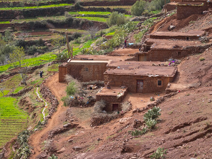 Marokko, Atlasgebirge, Ourika-Tal, Lehmhäuser im Dorf Anammer - AMF002855