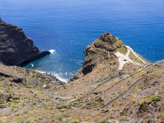 Spanien, Kanarische Inseln, La Palma, Tijarafe, Steilküste am Camino del Prois - AMF002857