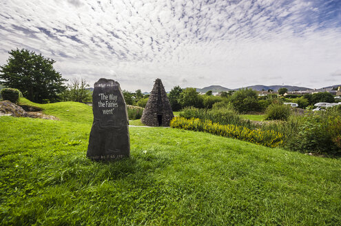 Irland, Ring of Kerry, Sneem, St. Michael's Kirche - THAF000606